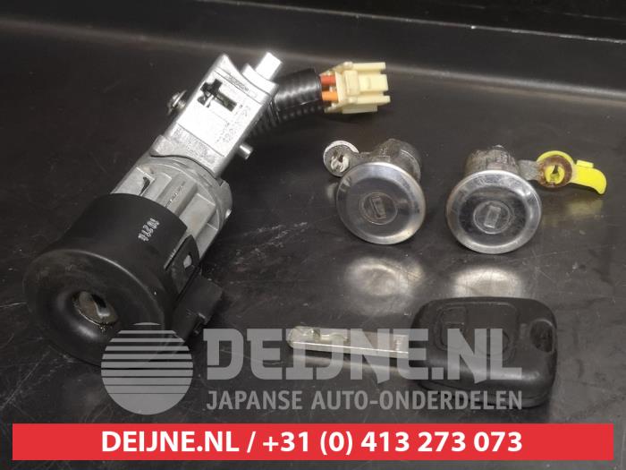 Toyota Aygo Kontaktslot+Sleutel O752777