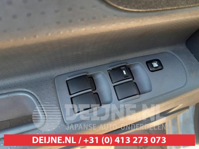 Mitsubishi Colt Combischakelaar ramen O753012