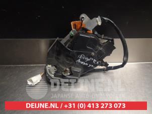 Toyota Avensis Deurslot Mechaniek 4Deurs rechts-achter O281854 foto 2