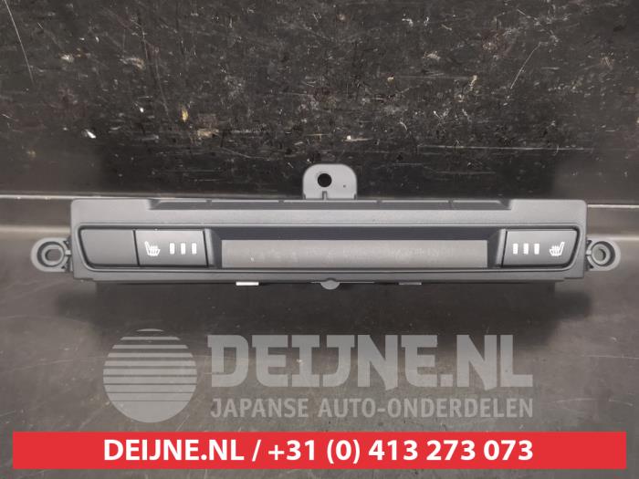 Mazda 2 Stoelverwarmings Schakelaar O753681