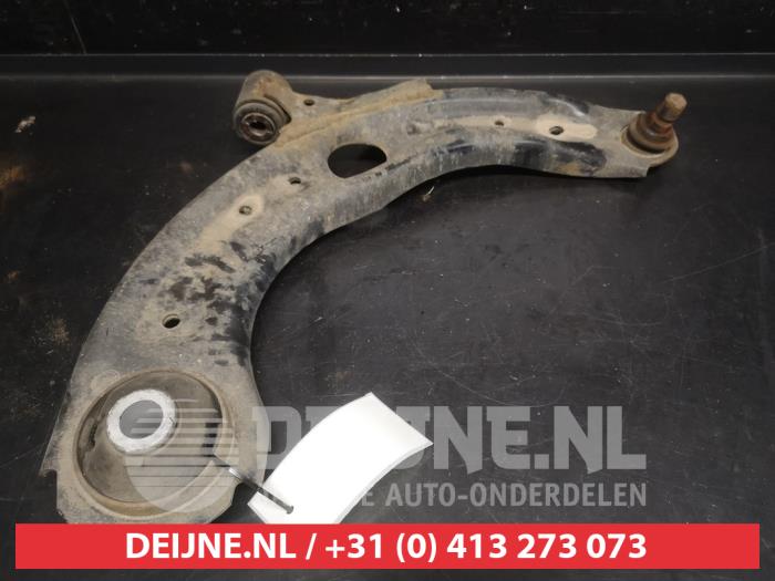 Mazda 2 Draagarm onder rechts-voor O753661