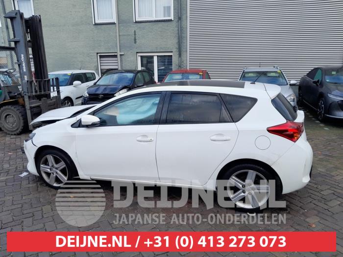 Toyota Auris Portier 4Deurs links-voor O754835