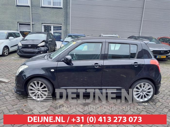 Suzuki Swift Portier 4Deurs links-voor O755481
