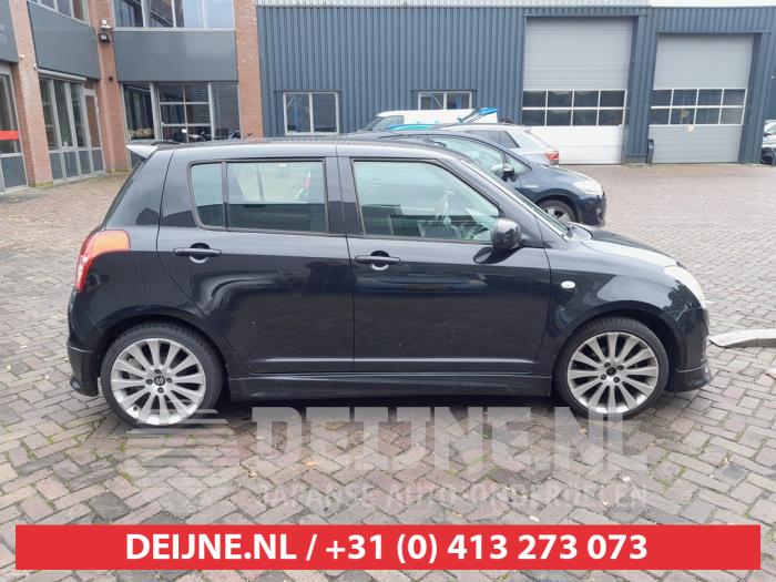 Suzuki Swift Driehoeks Ruit rechts-achter O755496