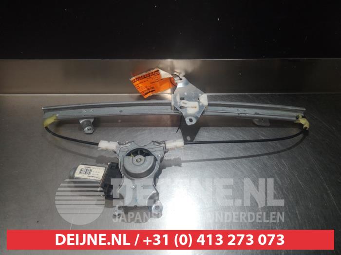 Nissan Navara Rear door window mechanism 4-door, left O290475