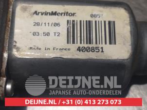 Nissan Navara Ruitmechaniek 4Deurs links-achter O290475 foto 3