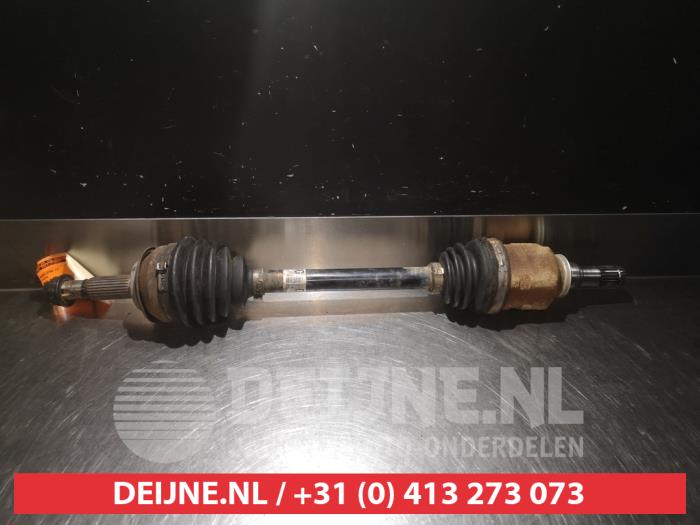 Toyota Yaris Aandrijfas links-voor O318643