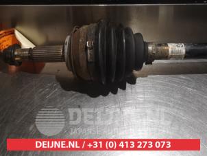 Toyota Yaris Front drive shaft, left O318643 photo 2