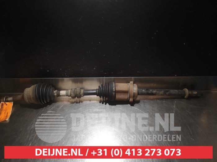 Nissan Almera Aandrijfas rechts-voor O319233