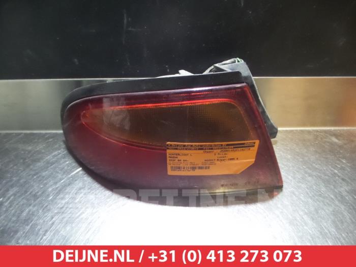 Mazda 323F Achterlicht links O297382