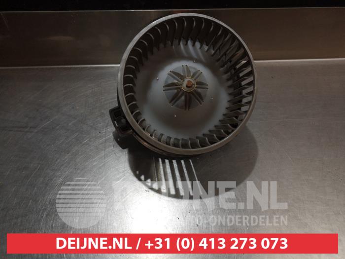 Toyota Celica Heating and ventilation fan motor O367453