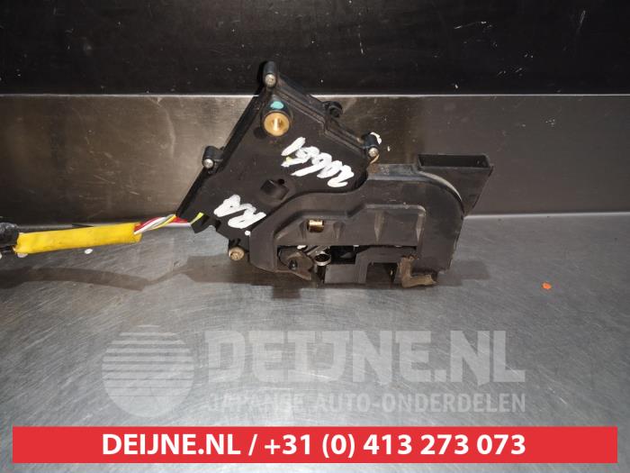 Mazda 323 Türschlossmechanik 4-türig rechts hinten O281322