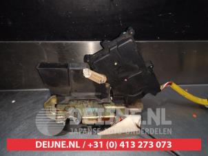 Mazda 323 Deurslot Mechaniek 4Deurs rechts-achter O281322 foto 2