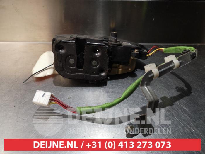 Mazda 323 Türschlossmechanik 4-türig links hinten O279976