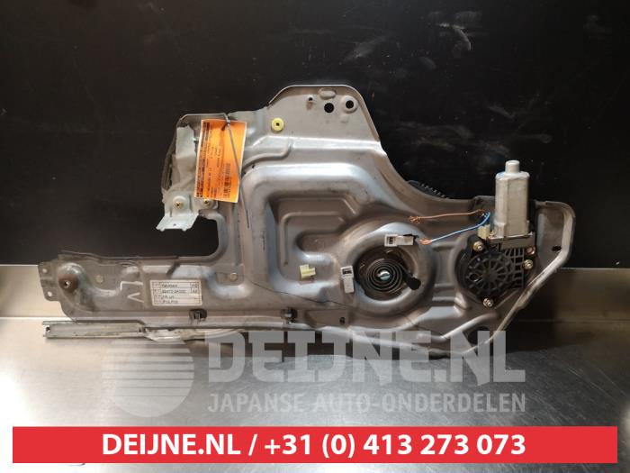 Hyundai Trajet Ruitmechaniek 4Deurs links-voor O275581