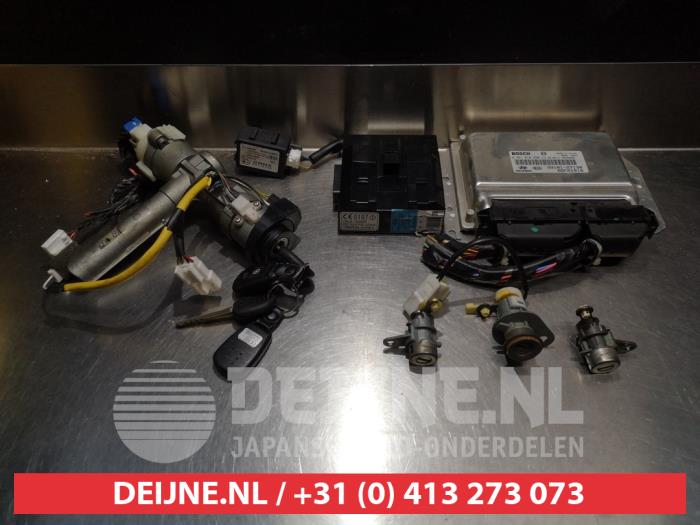 Hyundai Trajet Slotenset Cilinder (compleet) O277895