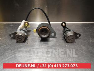 Hyundai Trajet Slotenset Cilinder (compleet) O277895 foto 2