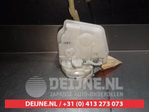Mazda 2 Front door lock mechanism 4-door, right O280646 photo 2