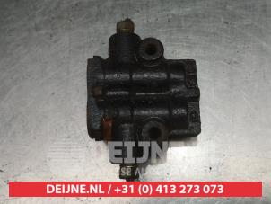 Mazda Demio Remdrukverdeler O324332 foto 2