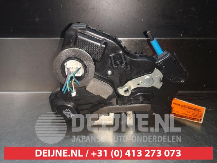 Toyota Avensis Deurslot Mechaniek 4Deurs links-voor O279874