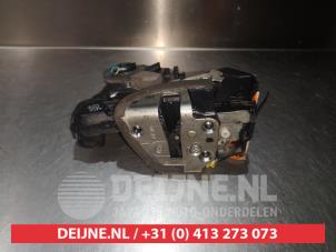 Toyota Avensis Door lock mechanism 4-door, front left O279874 photo 2