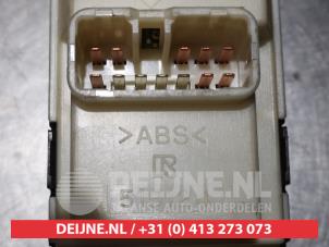 Subaru Justy Kombischalter Fenster O311731 foto 2