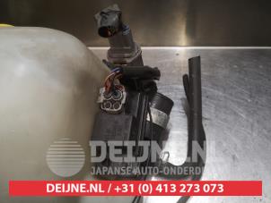 Mazda RX-8 Scheibensprühertank vorne O340411 foto 3