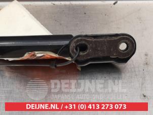 Toyota Yaris Gasdemper links-achter O294494 foto 3