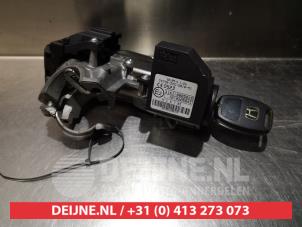 Honda Civic Kontaktslot+Sleutel O335650 foto 2