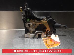Mitsubishi L200 Deurslot Mechaniek 2Deurs links O279057 foto 2