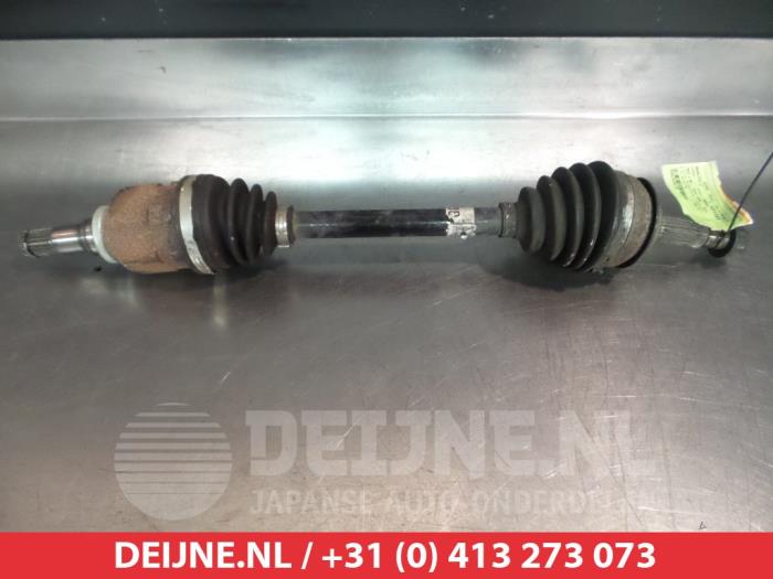 Toyota Yaris Aandrijfas links-voor O318638