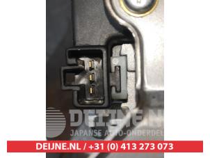 Toyota Avensis Ruitenwissermotor achter O301425 foto 4