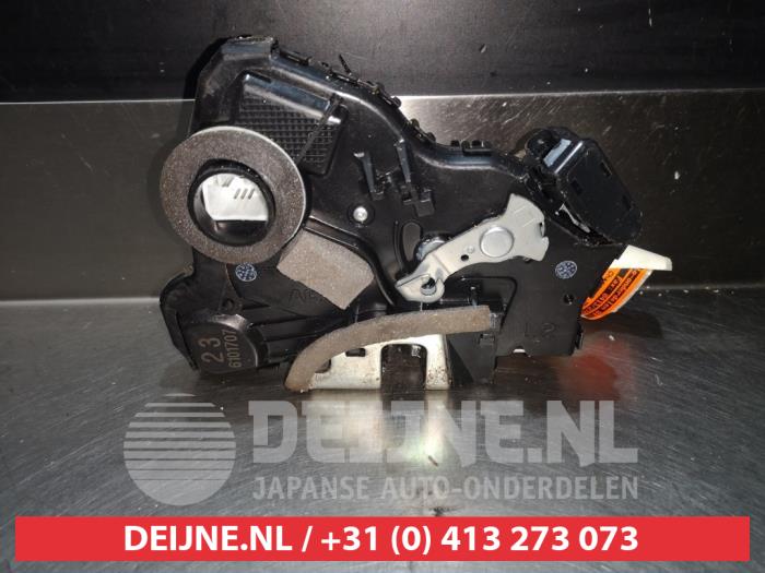 Daihatsu Terios Deurslot Mechaniek 4Deurs links-voor O279763
