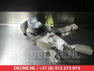Gebruikte Veiligheidsgordel midden-achter Subaru Legacy Touring Wagon (BP) 2.0 16V Prijs op aanvraag aangeboden door V.Deijne Jap.Auto-onderdelen BV