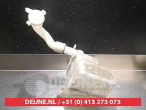 Gebruikte Ruitensproeiertank voor Chevrolet Matiz 0.8 S,SE Prijs € 25,00 Margeregeling aangeboden door V.Deijne Jap.Auto-onderdelen BV