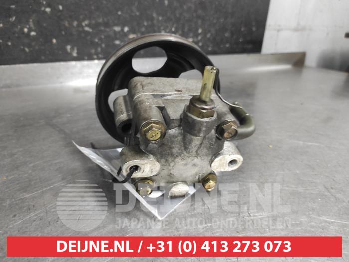 Servopomp van een Hyundai Matrix 1.5 CRDi 16V 2003