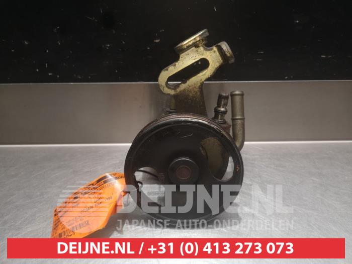 Gebruikte Servopomp Mazda Demio (DW) 1.3 16V Prijs € 35,00 Margeregeling aangeboden door V.Deijne Jap.Auto-onderdelen BV