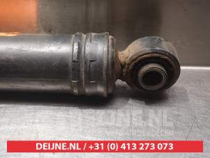 Mitsubishi Pajero Schokdemper rechts-achter O379555 foto 3