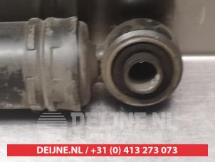 Mitsubishi Pajero Schokdemper links-achter O378638 foto 3