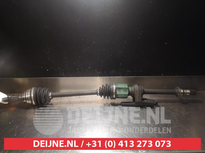 Mazda 323 Aandrijfas rechts-voor O318907