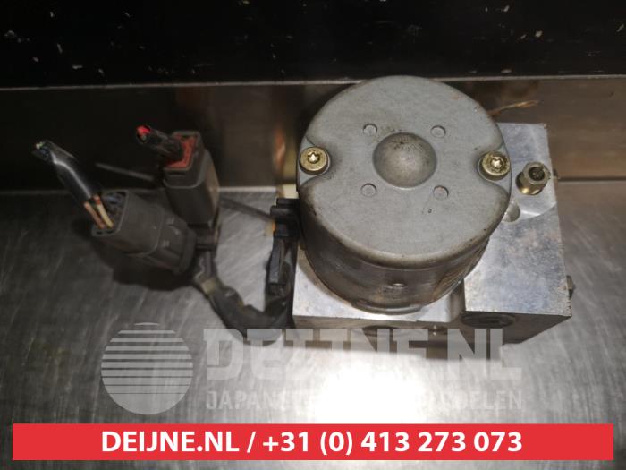 Gebruikte ABS Pomp Mazda MX-5 (NB18/35/8C) 1.6i 16V Prijs € 50,00 Margeregeling aangeboden door V.Deijne Jap.Auto-onderdelen BV