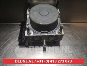 Gebruikte ABS Pomp Mazda MX-5 (NC18/1A) 1.8i 16V Prijs € 150,00 Margeregeling aangeboden door V.Deijne Jap.Auto-onderdelen BV