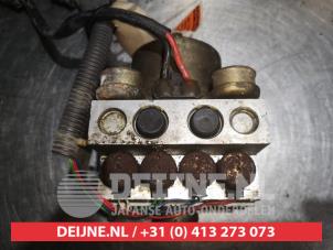 Mazda 323 ABS Pumpe O337182 foto 2