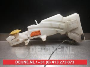 Nissan Navara Front windscreen washer reservoir O340531 photo 2