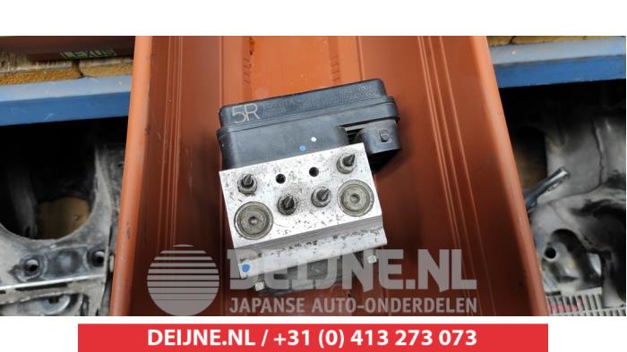Gebruikte ABS Pomp Toyota Land Cruiser (J12) 3.0 D-4D 16V Prijs € 250,00 Margeregeling aangeboden door V.Deijne Jap.Auto-onderdelen BV