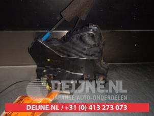 Toyota Landcruiser Door lock mechanism 2-door, left O279109 photo 3