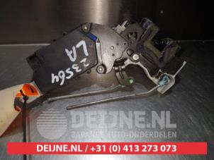 Subaru Forester Rear door lock mechanism 4-door, left O280187 photo 2