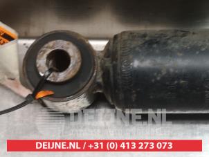 Nissan Pathfinder Schokdemper rechts-achter O379371 foto 3