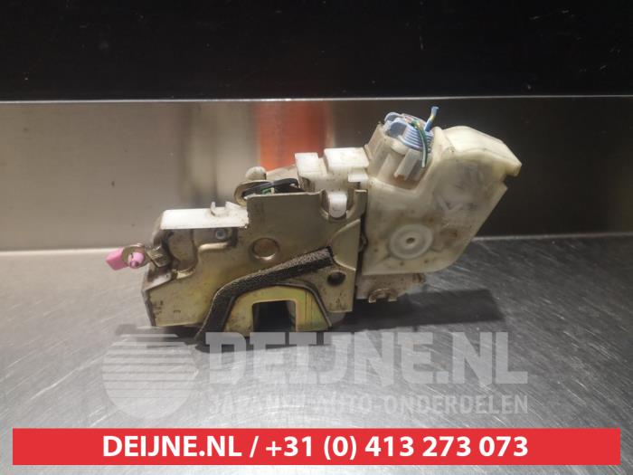 Nissan King Cab Deurslot Mechaniek 4Deurs links-voor O279526