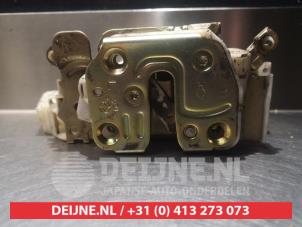 Nissan King Cab Door lock mechanism 4-door, front left O279526 photo 3